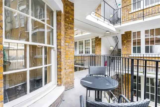 Luxury 2-Bed Flat for Sale in Fulham Road SW3