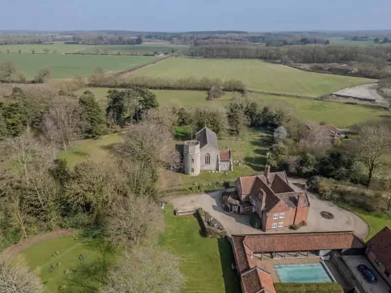 7 Bedroom Detached House with 12 Acres of Land