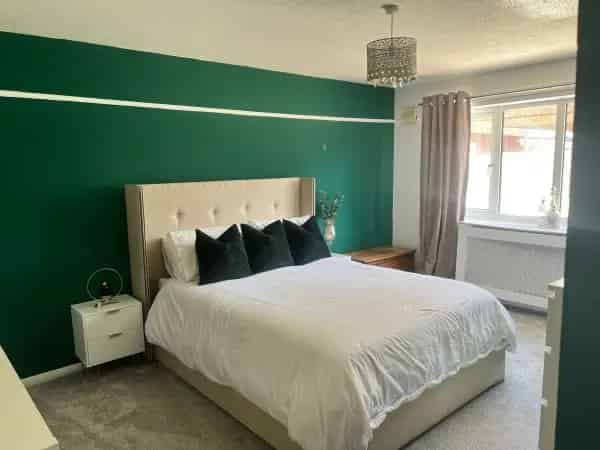 Spacious 2 Bedroom Maisonette with Garden and Parking