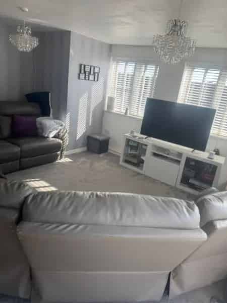 3 Bed End Terraced House with 2 Parking Bays