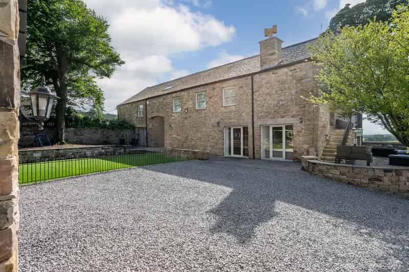 5 Bedroom Barn Conversion Over Kellet