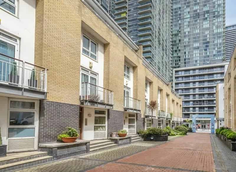 Luxury 3-Bedroom Maisonette Canary Wharf  Family Home