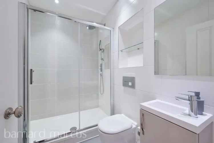 Epsom Town Centre Apartment Two Double Bedrooms Allocated Parking