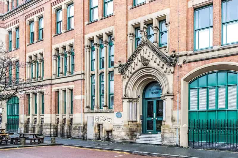 1 Bedroom Flat for Sale Manchester M1 Secure Parking Canal Views