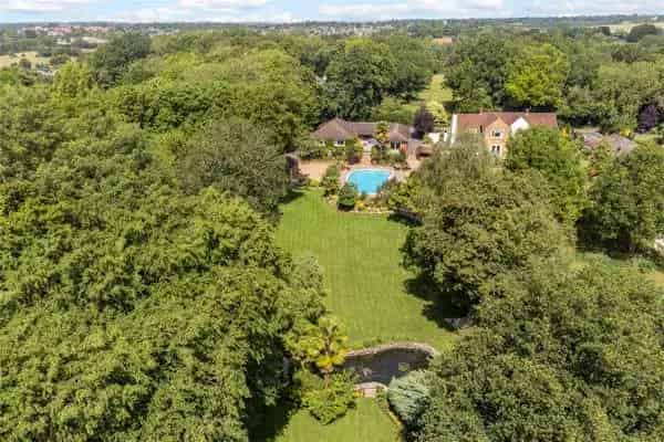 4 Bedroom Detached Bungalow with Pool and Extensive Gardens