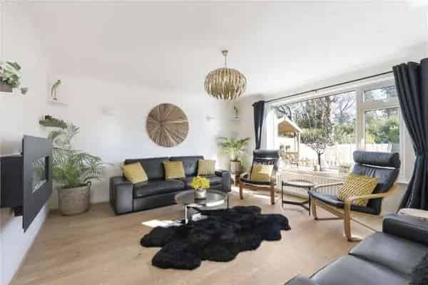 Spacious Family Home with South-Facing Garden and Double Garage