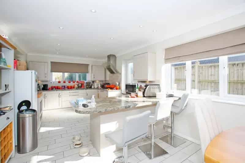 Spacious 3 Bed Family Home with 42ft Open Plan Kitchen Diner