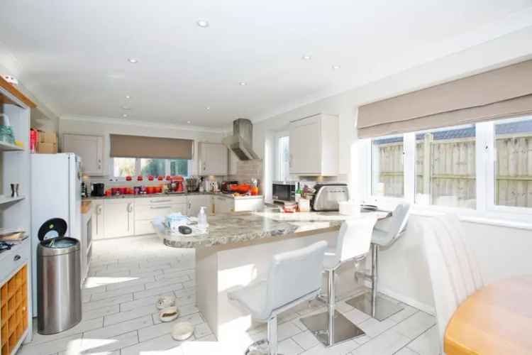 Spacious 3 Bed Family Home with 42ft Open Plan Kitchen Diner