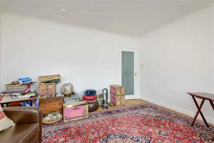 2 Bed Flat Ground Floor with 1 Reception Room Near Excellent Schools