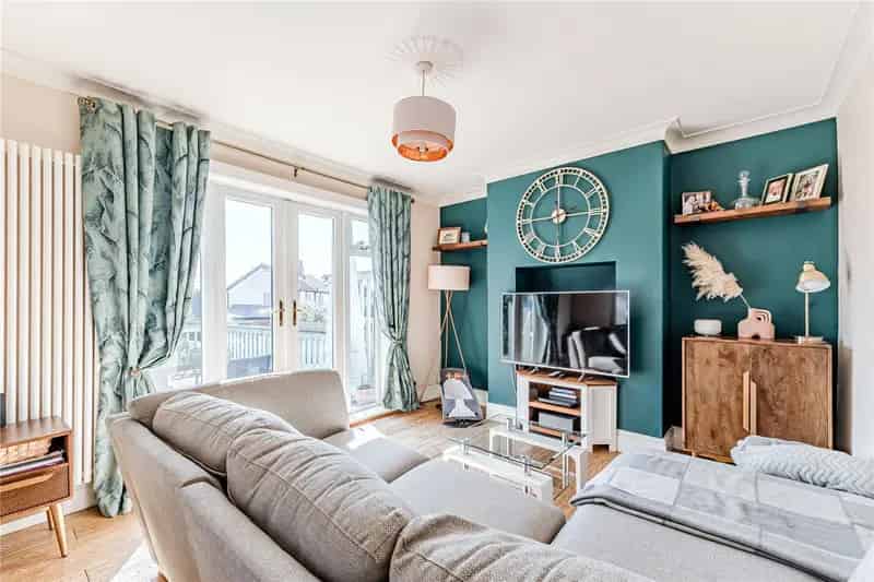 Three Bedroom Semi Detached House with Garage and Parking