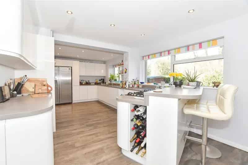 4 Bedroom Link Detached House For Sale