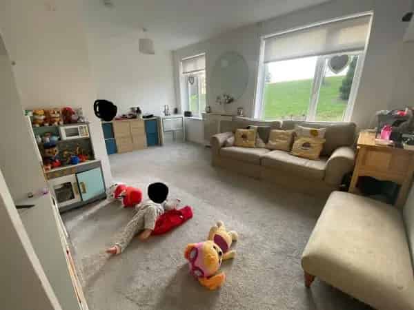2 Bed Maisonette Loughton Debden Essex  Near Underground Station