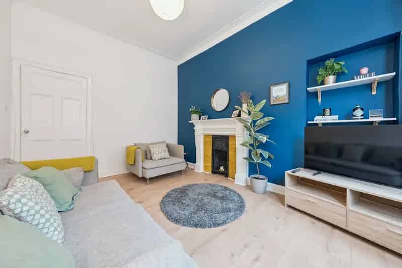 1 Bedroom Tenement Flat Mount Florida Near Train Station