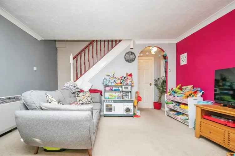 2 Bed House with Garden and Parking