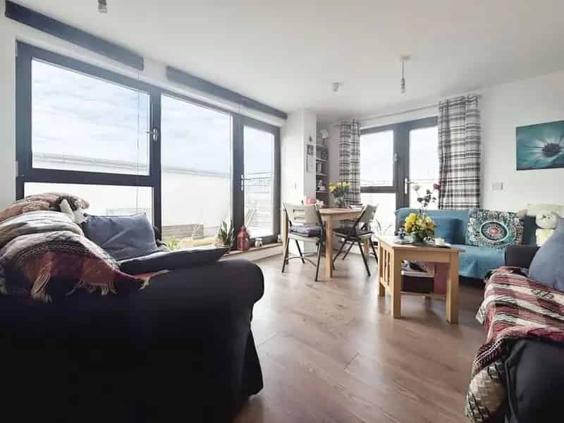 2 Bedroom Flat for Sale in London E15 Near Maryland and Stratford Stations