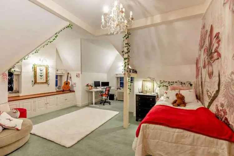 6 Bed House For Sale