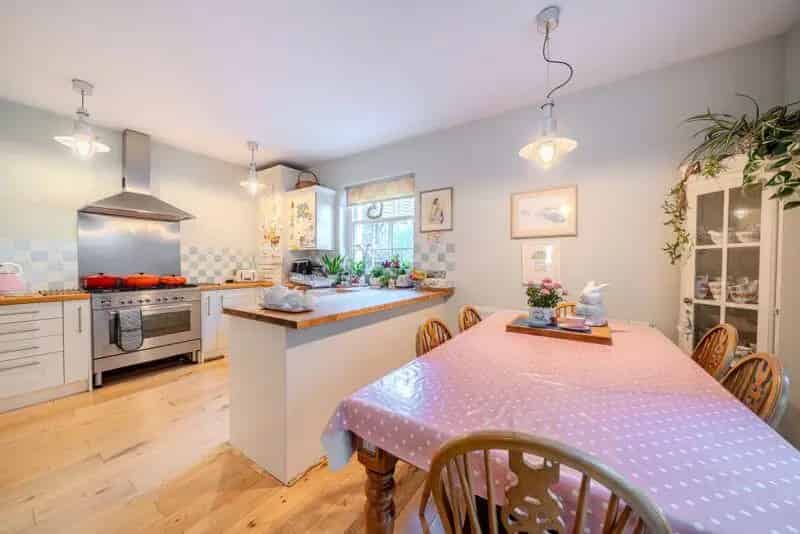 2 Bedroom Clifton Apartment for Sale - Private Garden & Parking