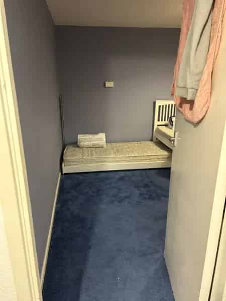 2 Bed House with Large Garden