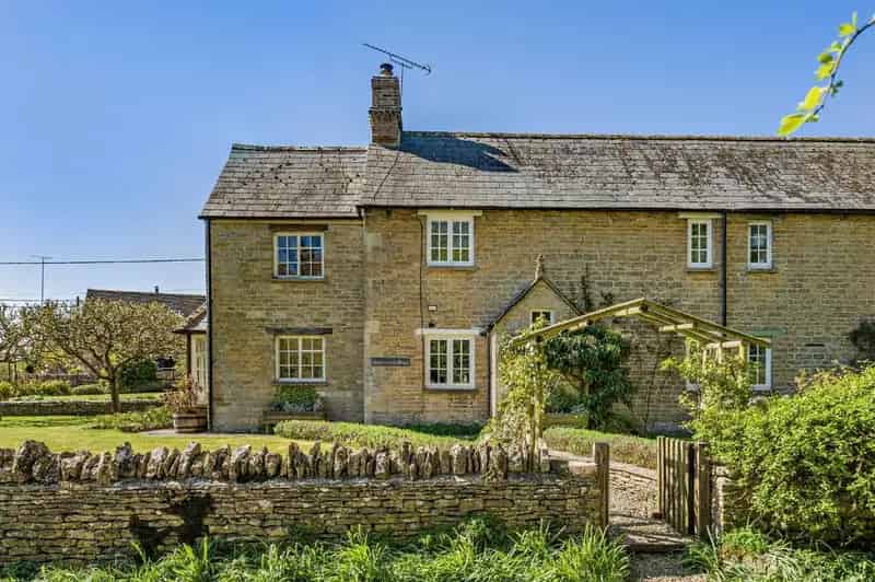 3 Bedroom Semi Detached Cotswold Cottage For Sale