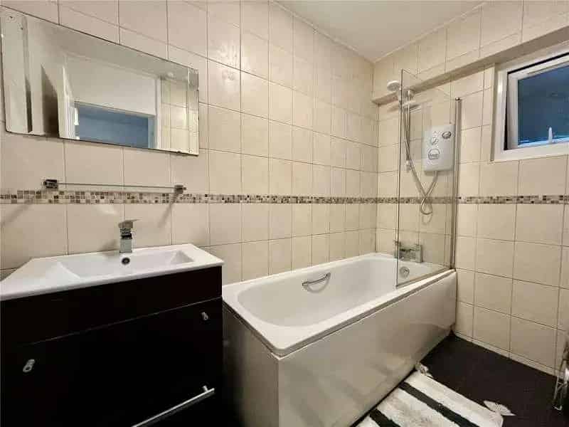 2 Bed Flat for Sale