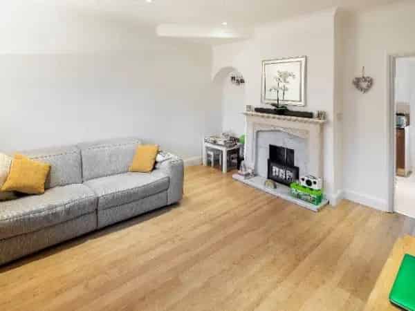 2 Bed House Near Coldfall Woods  Recently Renovated