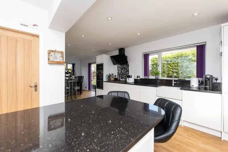 3 Bedroom Detached House For Sale Large Plot Ample Parking
