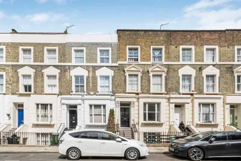 Charming 2-Bed Duplex Apartment with Garden - Chain Free