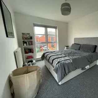 2 Bedroom House Manchester Driveway Parking Modern Interior