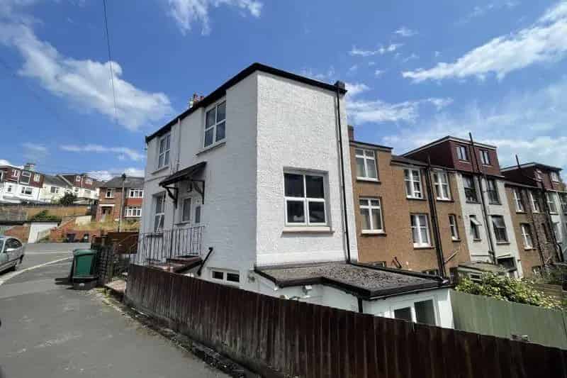 1 Bedroom Garden Flat for Sale