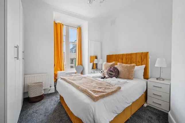 Flat to rent in Oxford Street, London W1C