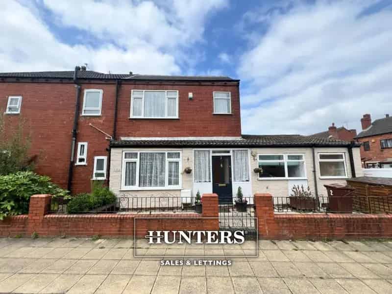 2 Bedroom House To Let - Newly Decorated