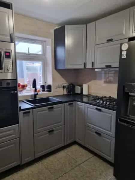 3 Bed Semi-Detached House with Conservatory and Garden