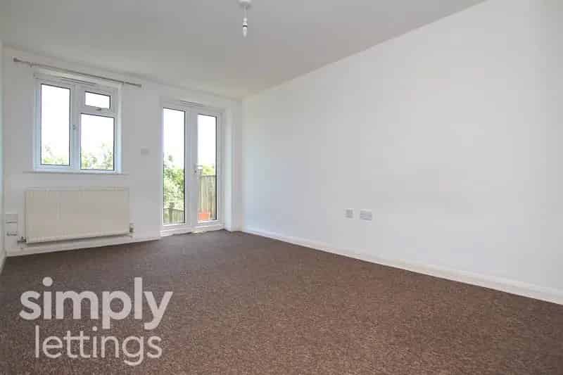 2 Bedroom Flat House to Rent Pets Considered