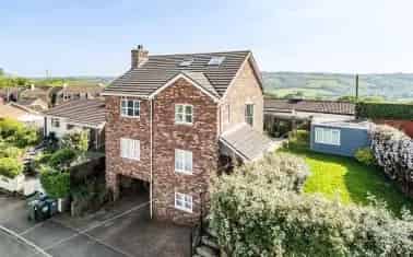 Stylish 4-5 Bedroom Detached Home Near Exeter