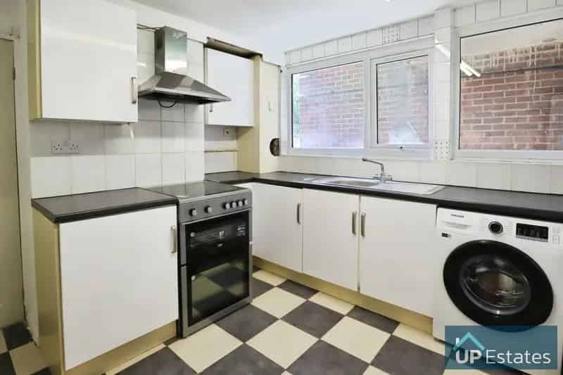 2 Bedroom Ground Floor Flat to Rent Near University Hospital