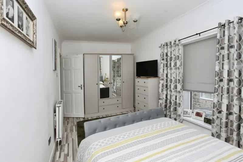 2 bedroom flat