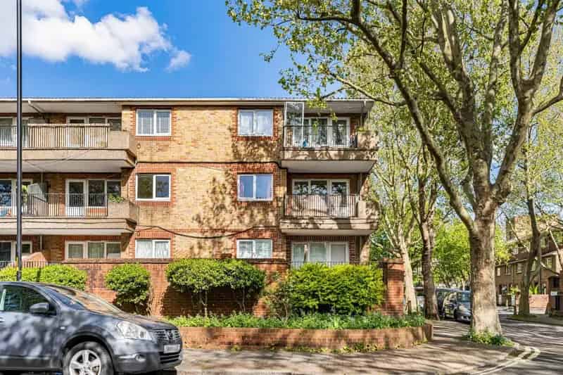 1 Bedroom Flat for Sale near Queens Road Peckham Station