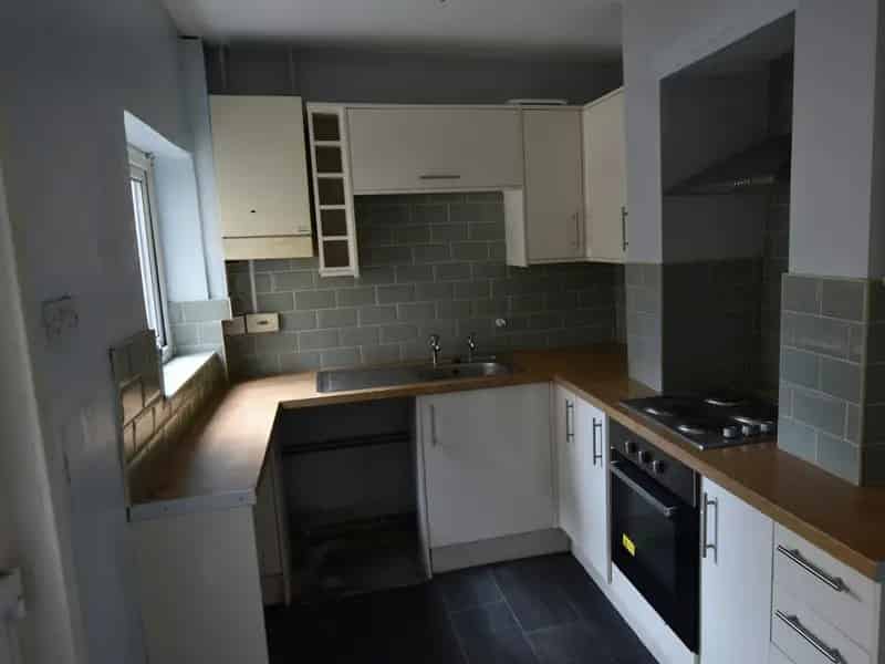 2-Bedroom Terraced House with Courtyard Near Erddig Park
