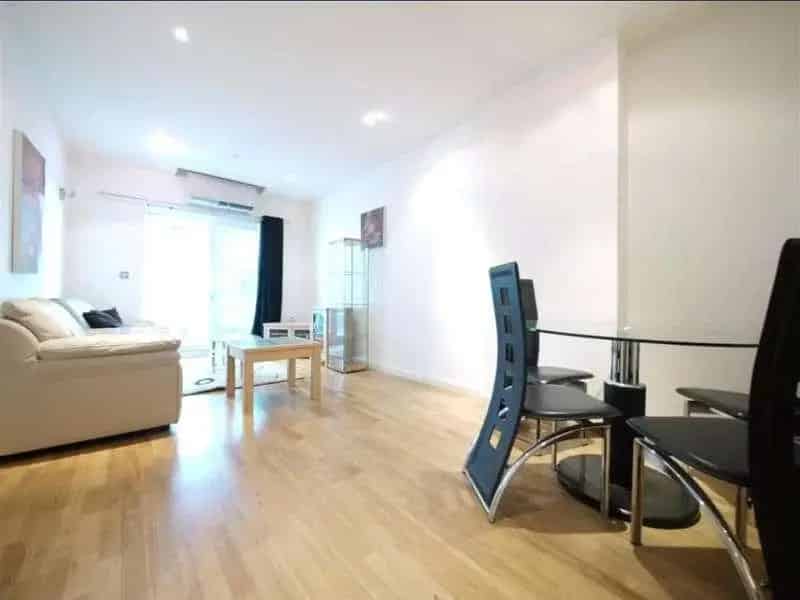 2 Bed Flat for Sale near Ealing Broadway