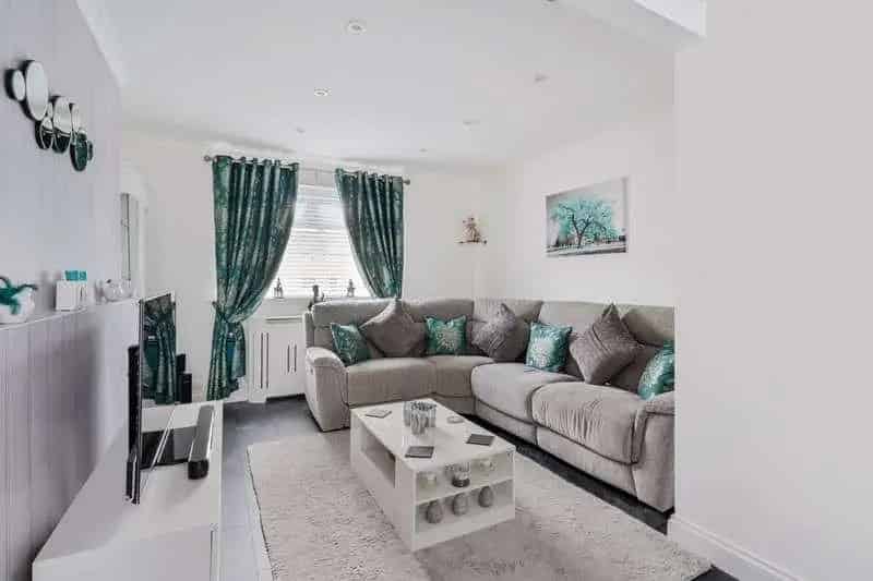 2 Bed House for Sale Near Epsom