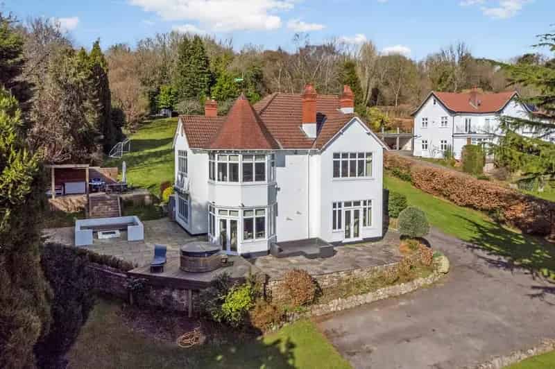 5 Bedroom Detached House with Panoramic Views and Outbuilding