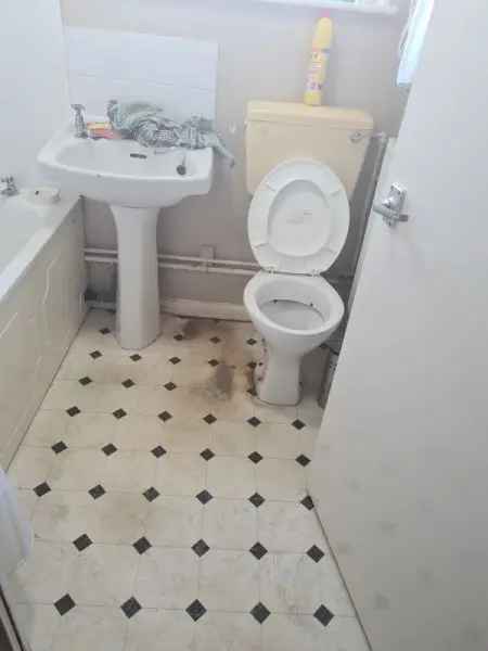 Flat For Rent in Barnsley, England