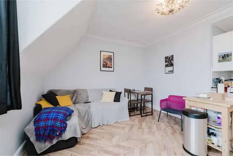 1 Bed Flat Top Floor Modern Flat Near Musselburgh Racecourse