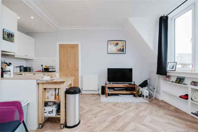 1 Bed Flat - Top Floor with 1 Reception Room