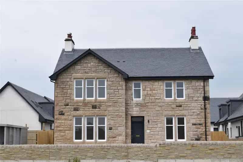 4 Bedroom Detached House for Sale in Bearsden near Glasgow
