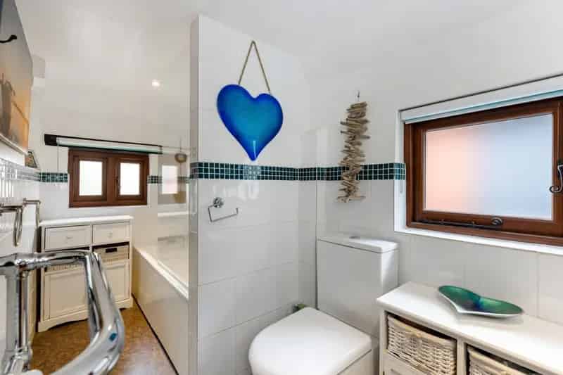 Grade II Listed Cottage 2 Beds 0.8 Acres Annex Barn