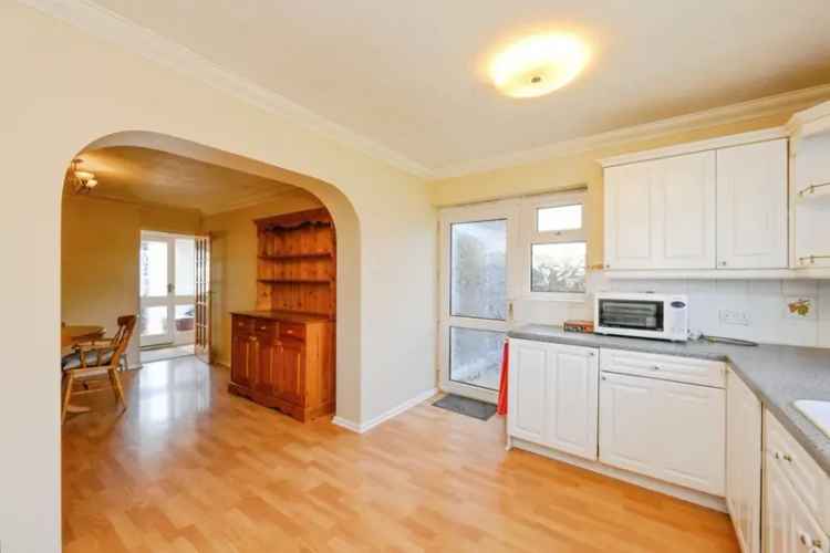 3 Bed House Cranbourne Drive Hoddesdon Family Home Garden Garage