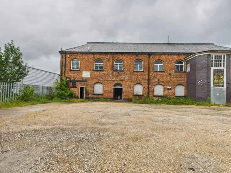 Substantial Property Suitable for Variety of Uses