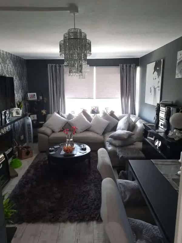 One Bedroom Flat with Stunning Views Near Shops and Transport