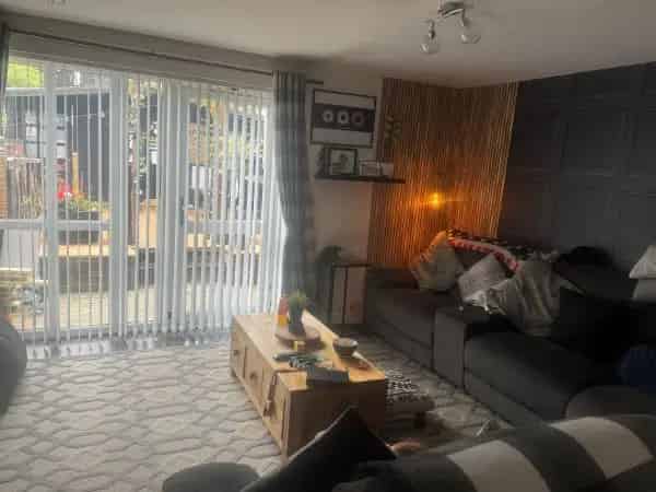 2 Bed House with Garden Studio and Parking